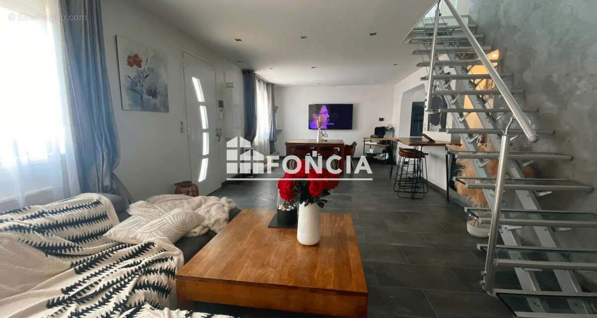 Foncia Le Raincy vous présente cette agréable maison familiale située dans le secteur recherché Benoît Malon - photo 5