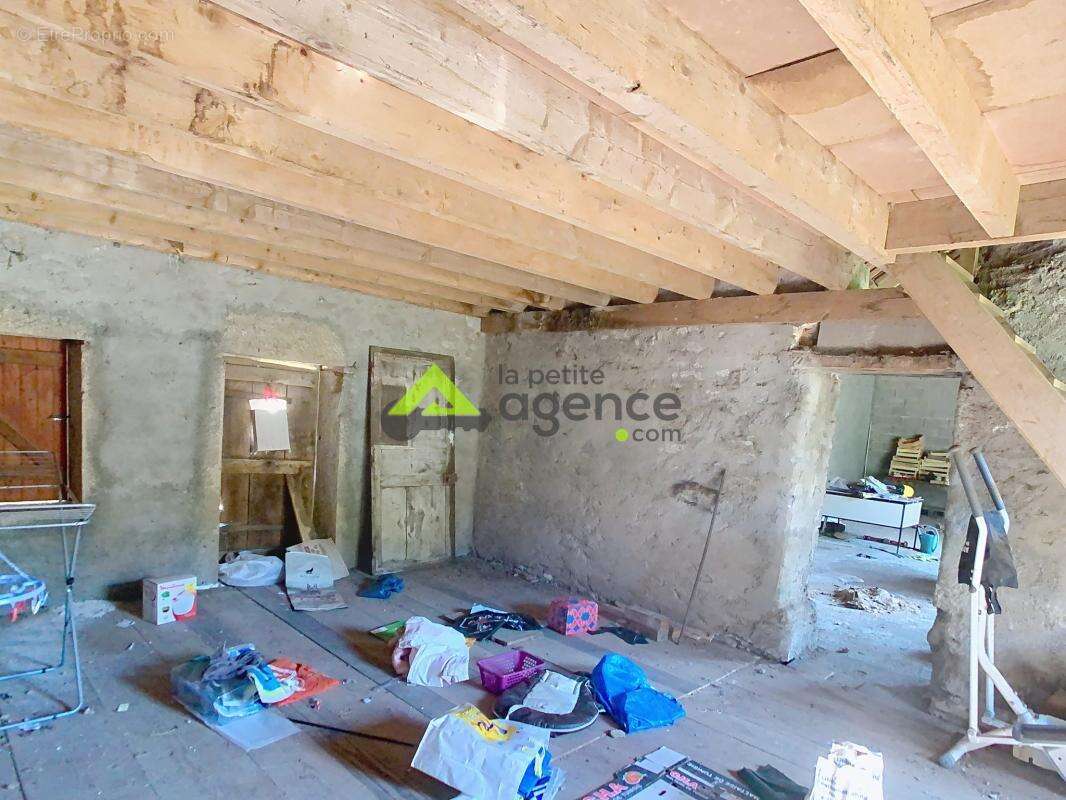 Maison à ROYERE-DE-VASSIVIERE