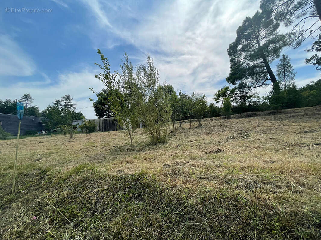 Terrain à AUBENAS