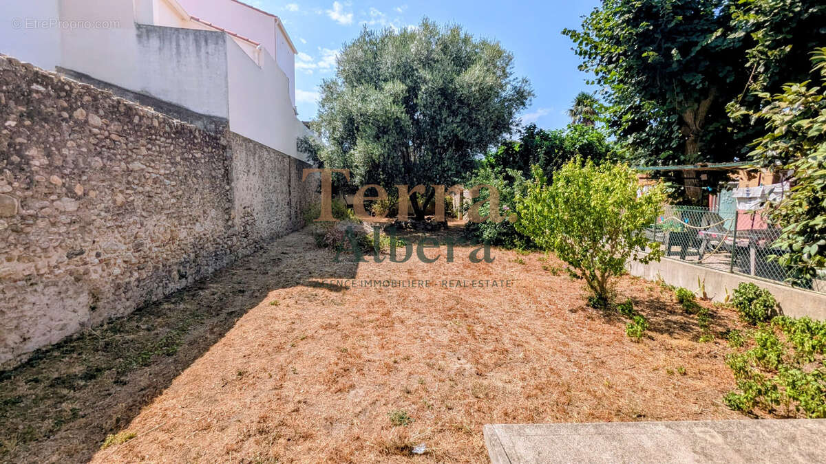 Authentique maison de village avec jardin constructible et beau potentiel - photo 5