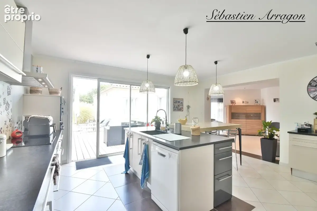 PUJOLS (47)-188 m² de confort et d’espace, 4 chambres, piscine et triple garage - photo 9