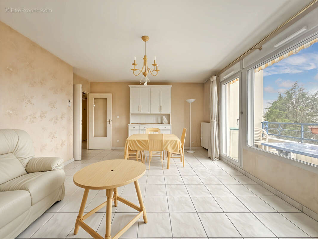 Appartement à NEUVILLE-SUR-SAONE