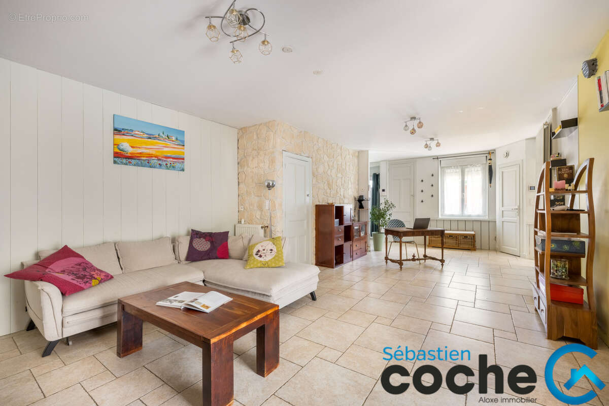 Maison à SAINT-BONNET-DE-MURE