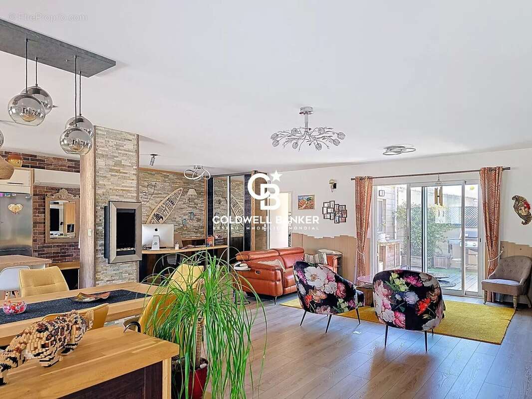 Maison à CHAMPAGNE-LES-MARAIS