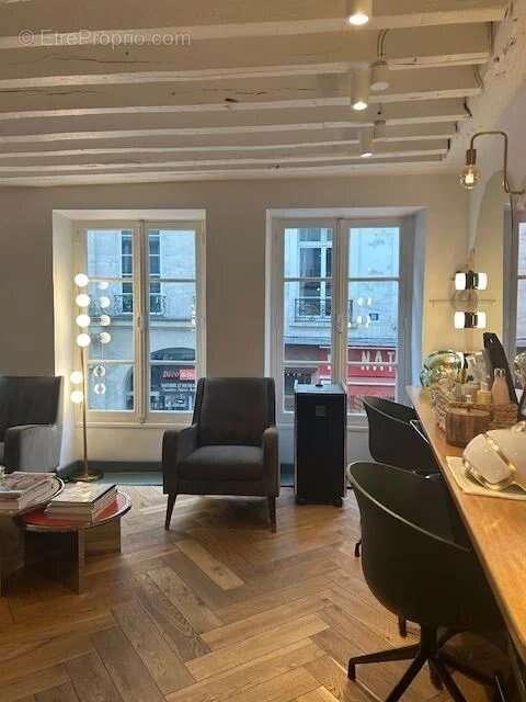 Commerce à PARIS-1E