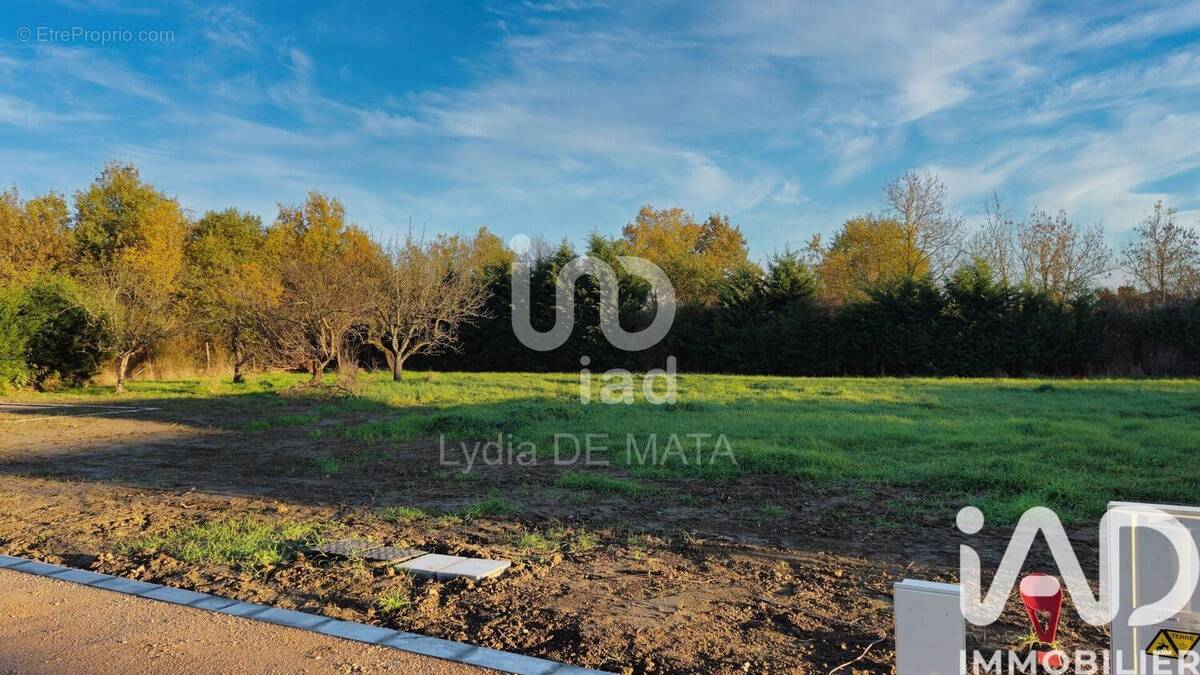 Photo 1 - Terrain à BEAUZELLE