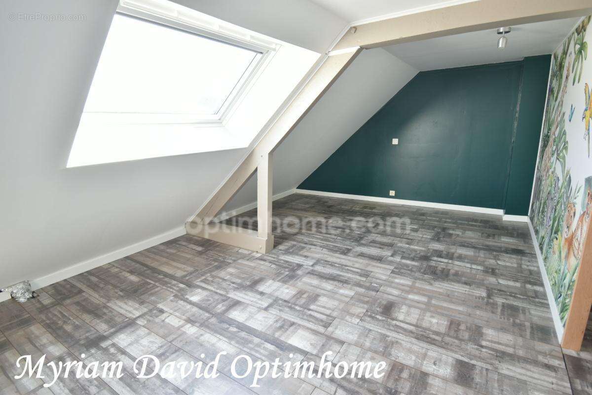 Maison familiale 171 m² – DPE C – 5 chambres – Terrain paysagé de 2 400 m² – Rostrenen - photo 14