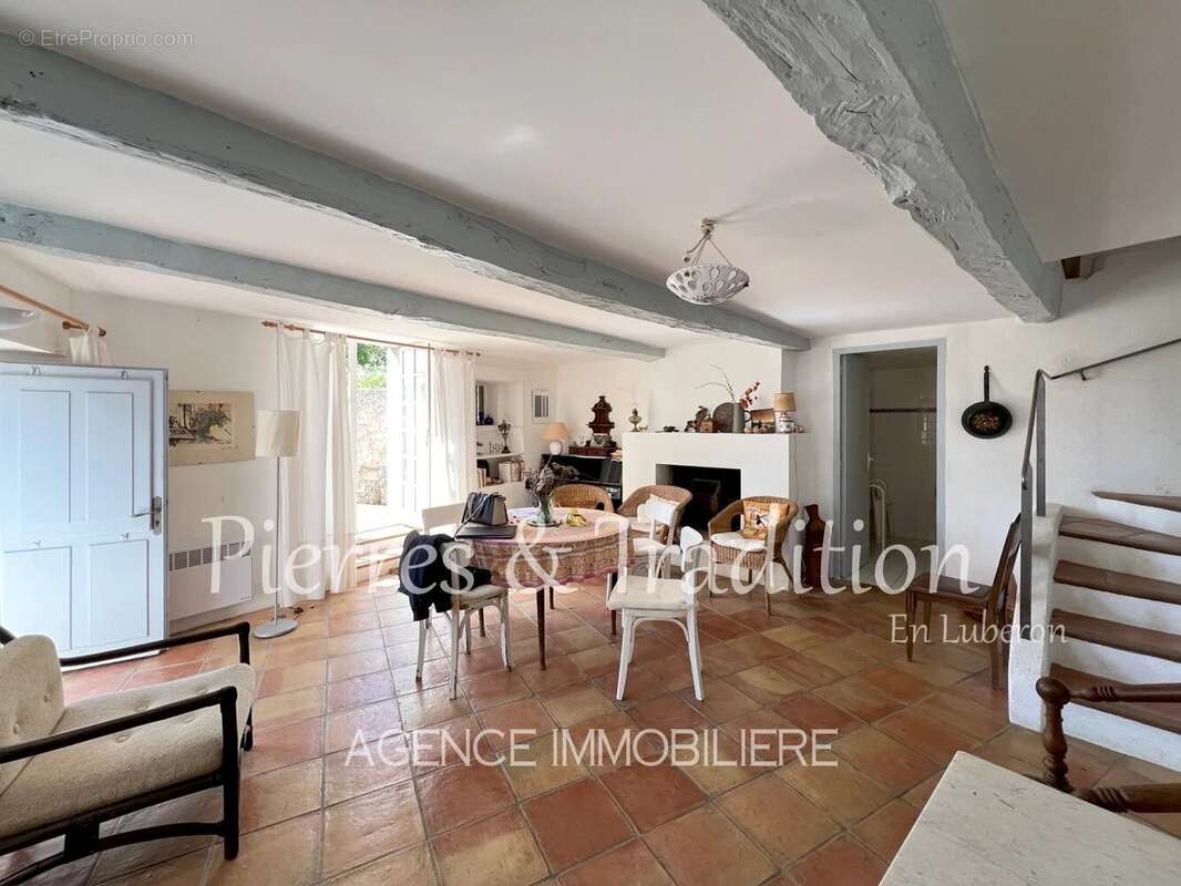 Maison à SIMIANE-LA-ROTONDE