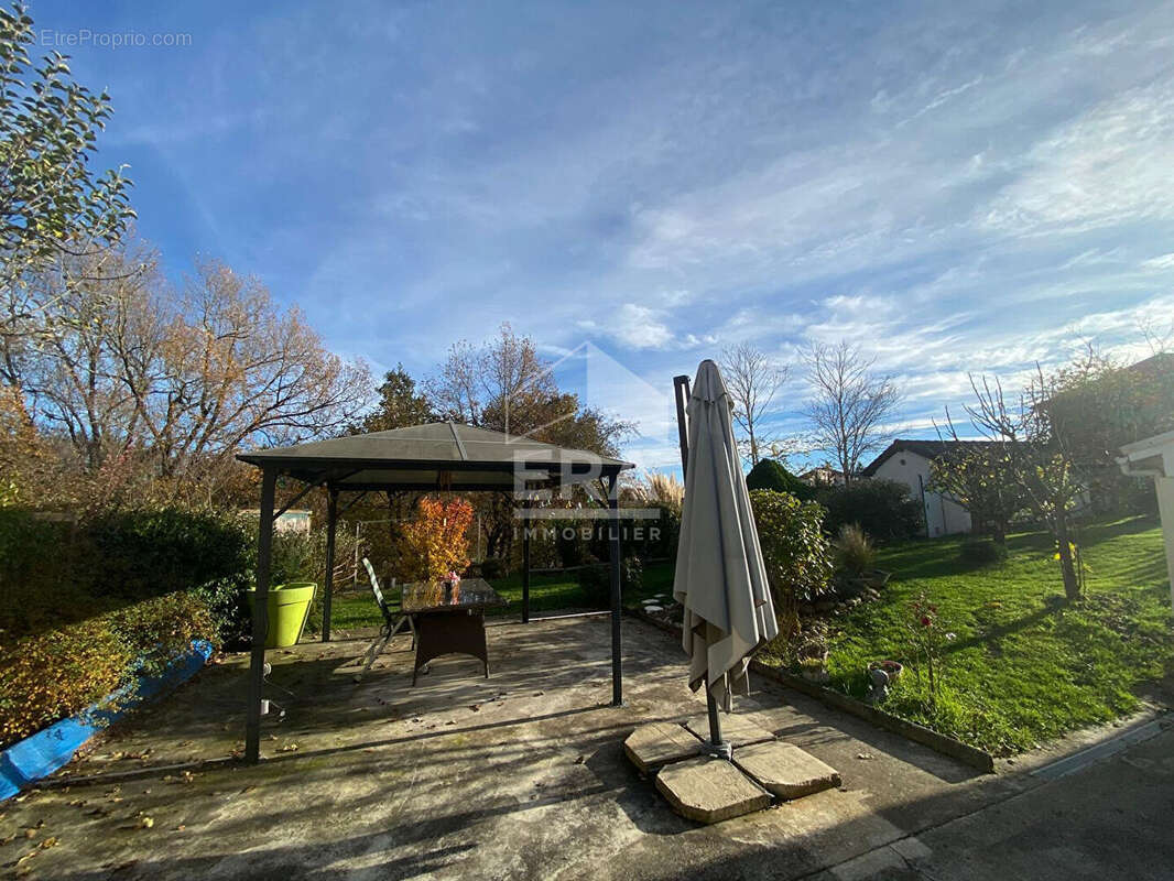 Maison à SAINT-CLAIR-DE-LA-TOUR