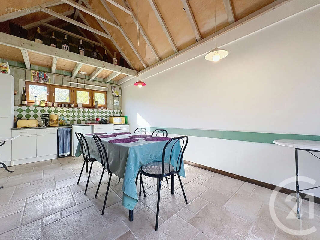 Maison 737 m² à Estissac  - photo 17