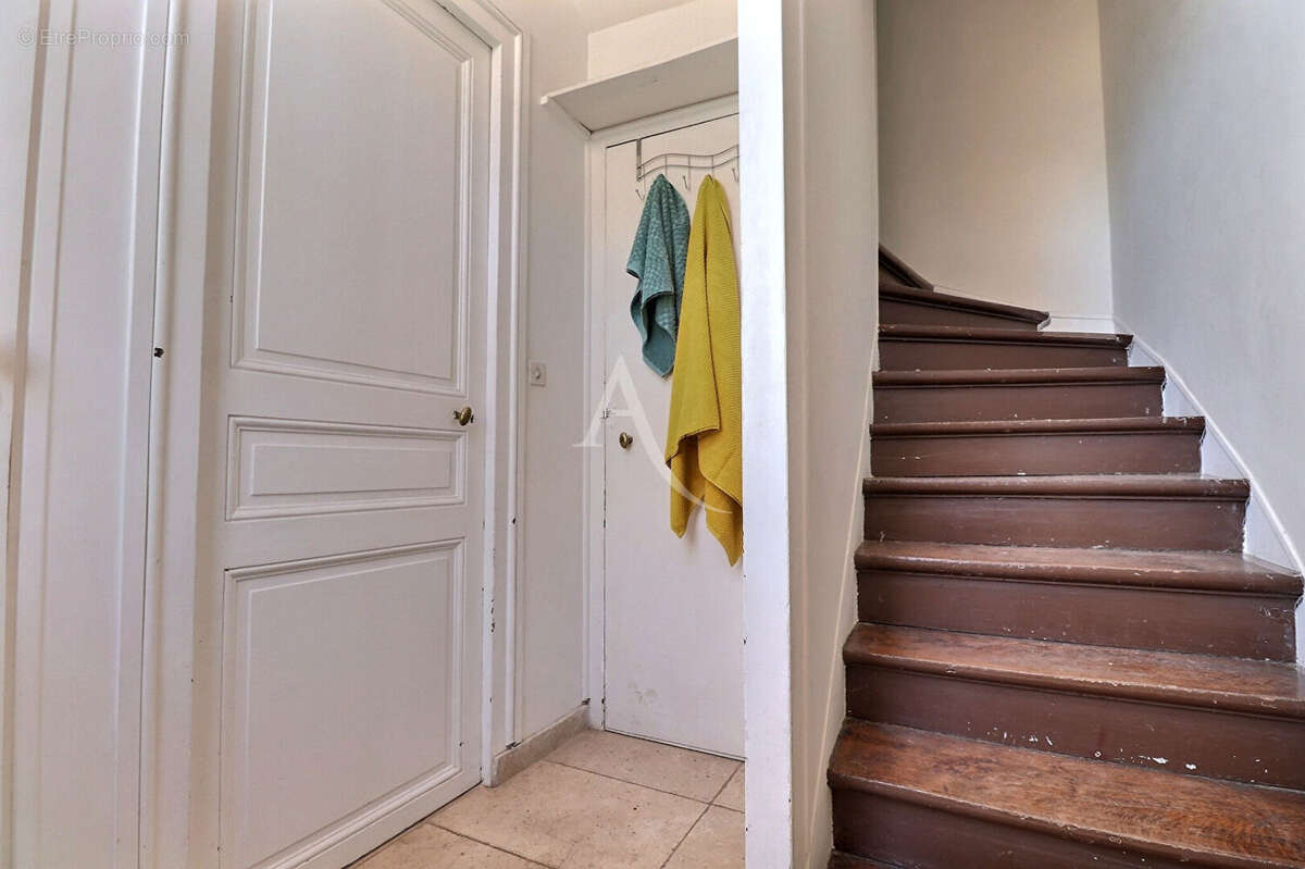 Beaucoup de cachet pour cette belle maison à Maisons Laffitte 4 pièce(s) 80 m2, 3 chambres, jardin, cave, parking ! - photo 6