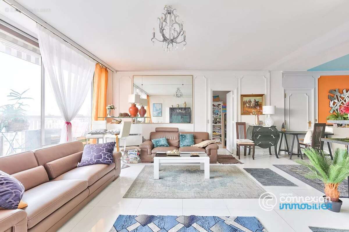 Appartement à PARIS-16E