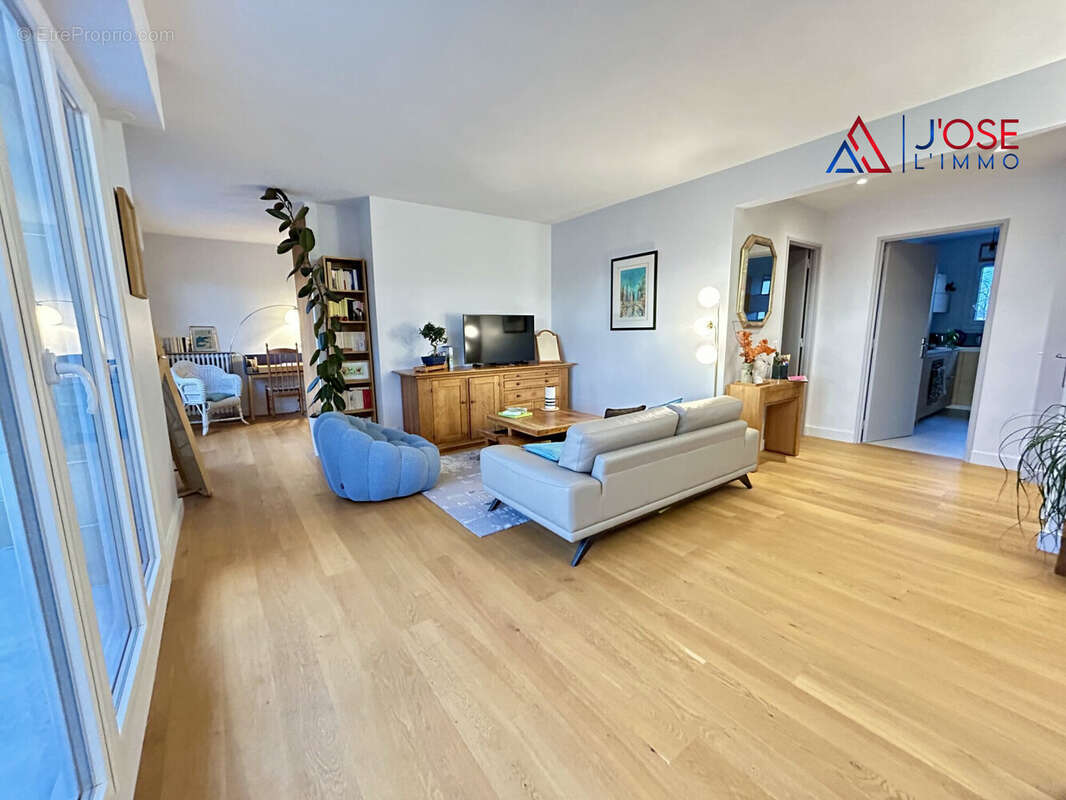 Séjour spacieux et lumineux - Appartement à MAISONS-LAFFITTE