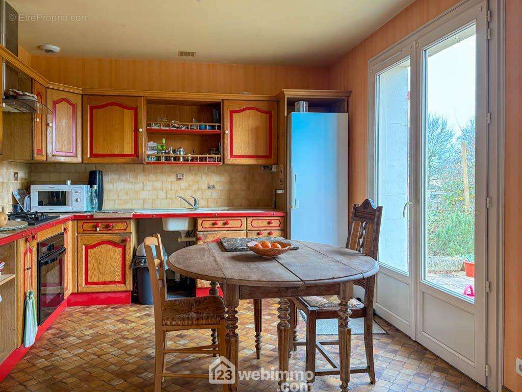 ouverte sur la cuisine, - Maison à SAINT-MESMIN