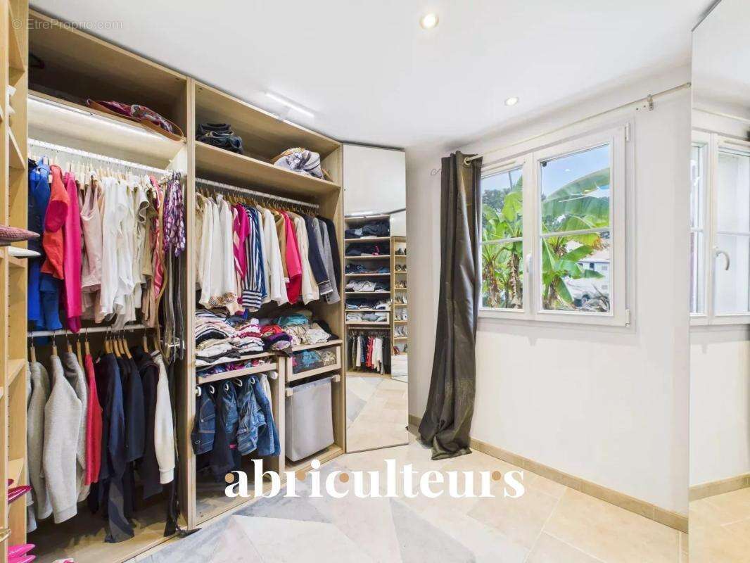 Maison à SAINT-HILAIRE-DE-CHALEONS