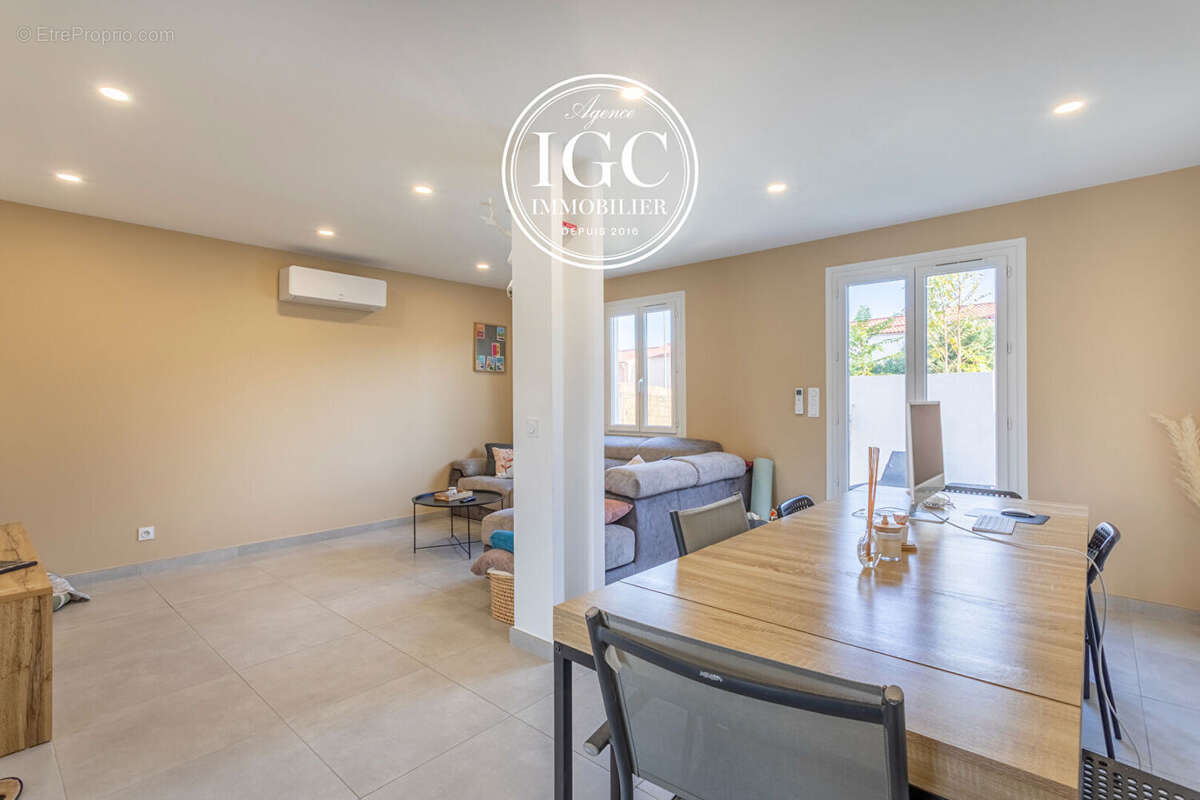 Maison à CHATEAUNEUF-LES-MARTIGUES