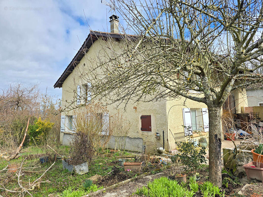 Maison à SAINT-SIMEON-DE-BRESSIEUX