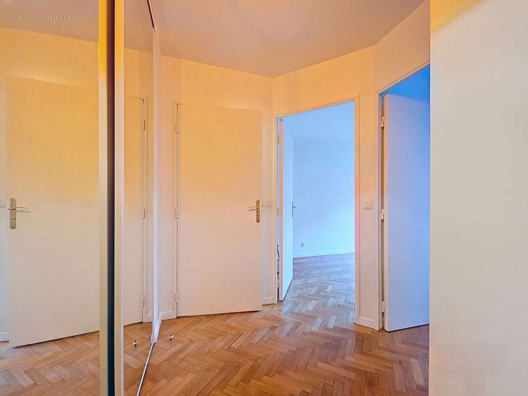 Photo 4 - Appartement à LES LILAS