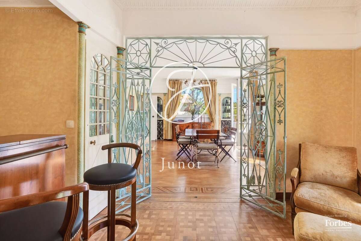 Maison à SURESNES