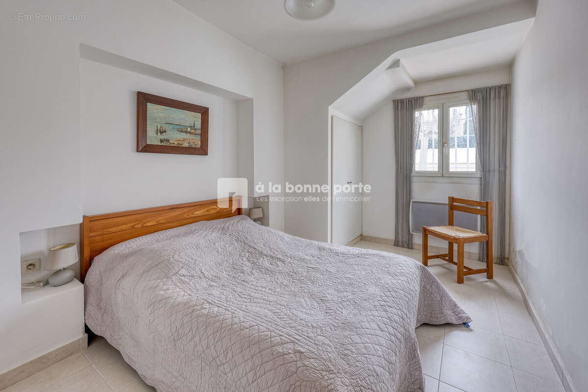 Maison à SAINT-CYR-SUR-MER