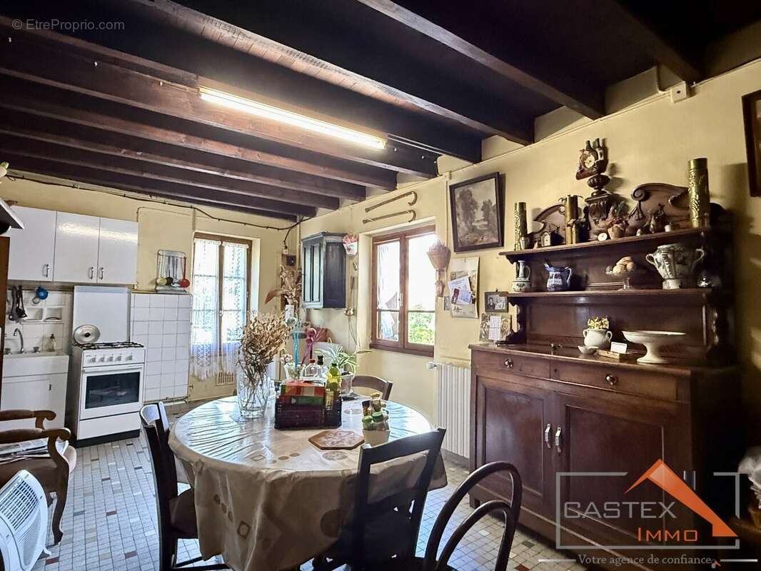 Maison à SAINT-ELIX-LE-CHATEAU