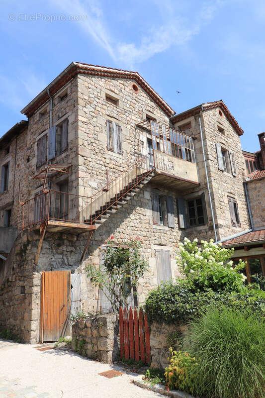 Maison à DESAIGNES