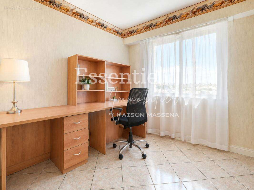 Appartement à SAINT-LAURENT-DU-VAR