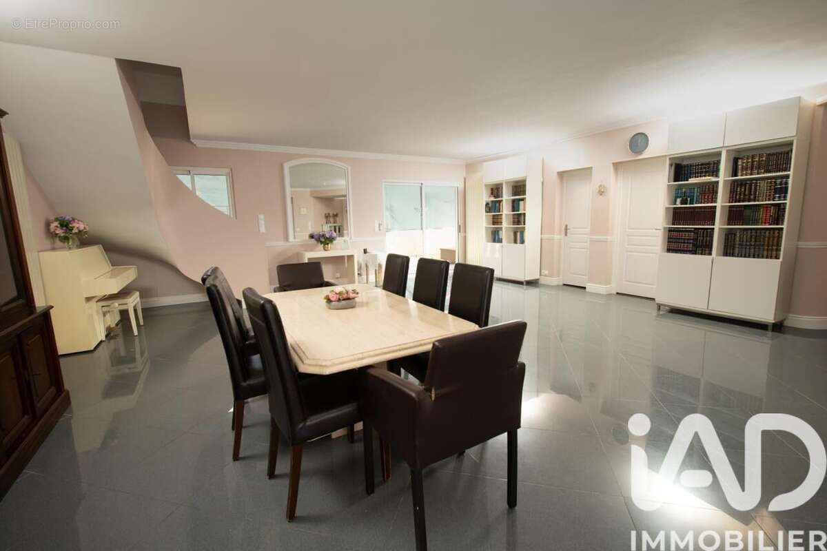Photo 2 - Maison à SARCELLES