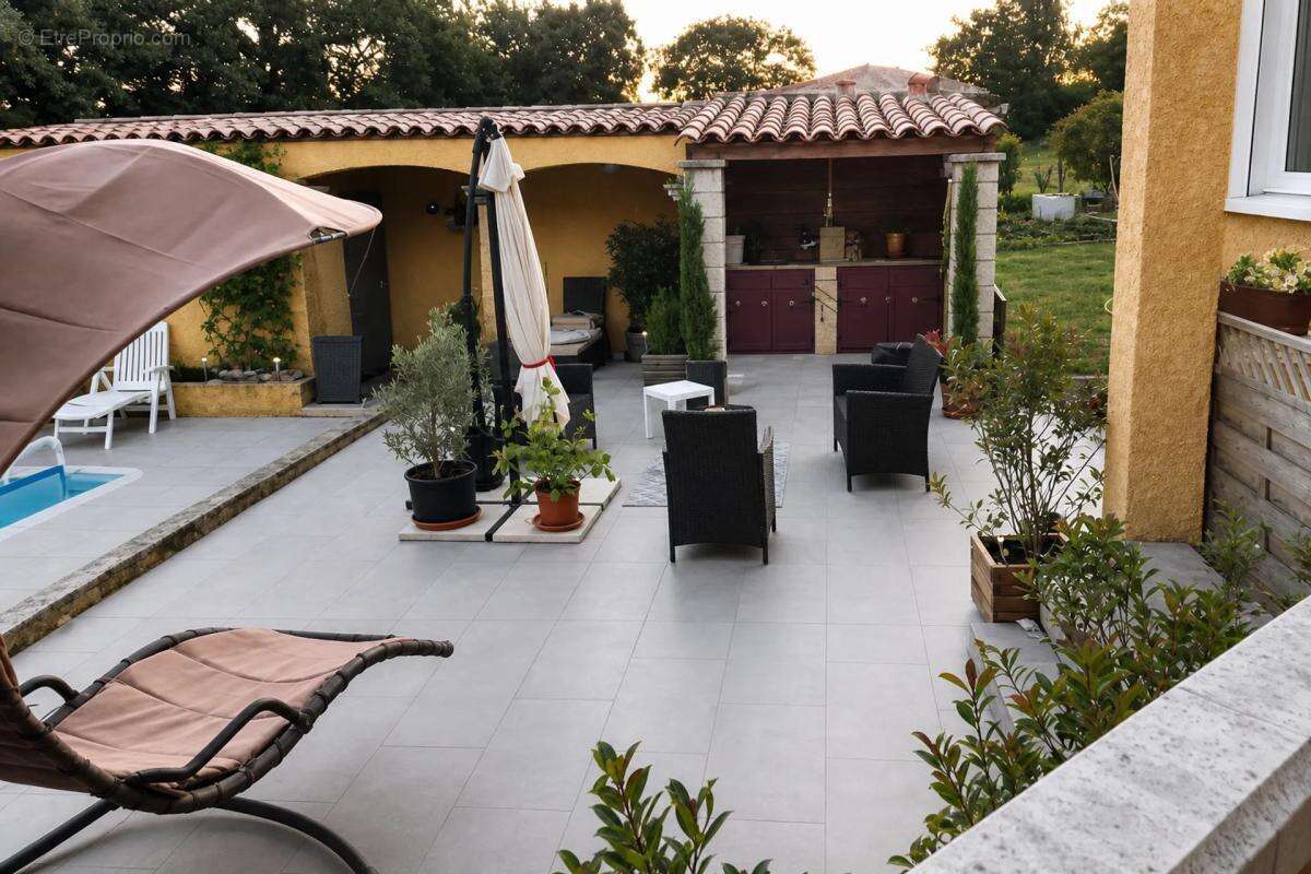 Maison de 157 m2 avec piscine et terrain de 3000 m2 - photo 17