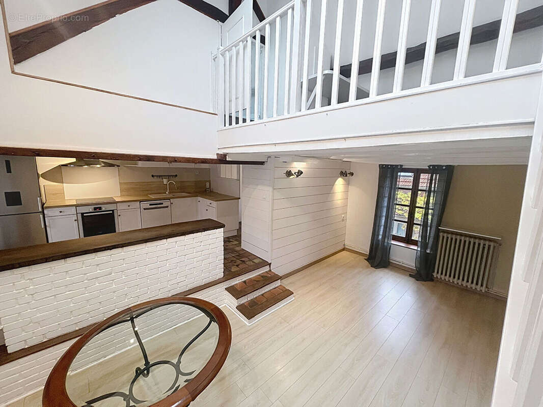 Appartement à NEAUPHLE-LE-CHATEAU