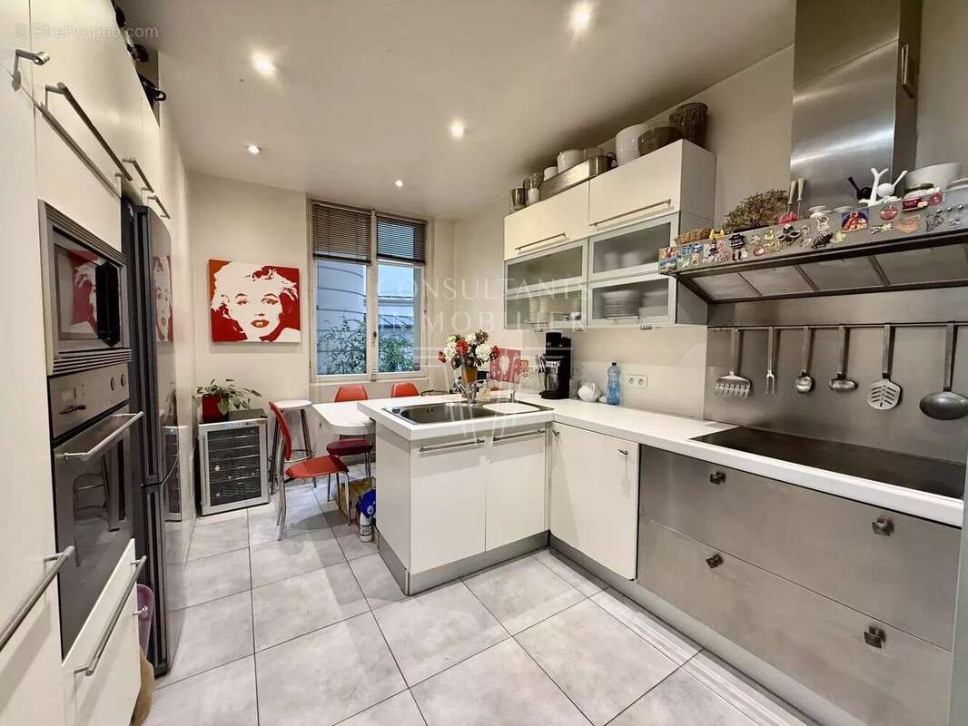 Appartement à PARIS-7E
