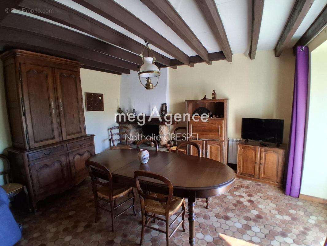 Maison à AMBRIERES-LES-VALLEES