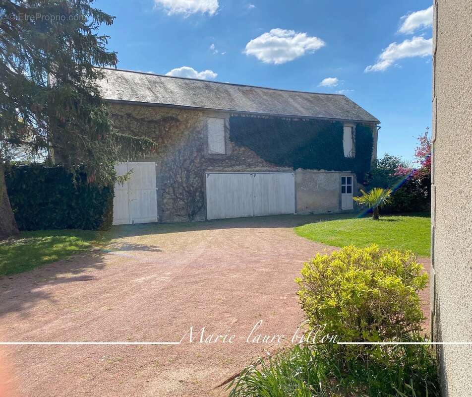 Dpt Deux Sèvres (79), à vendre NUEIL LES AUBIERS maison bourgeoise de 222 m² + dépendances et terrain de 1 041 m² - photo 3