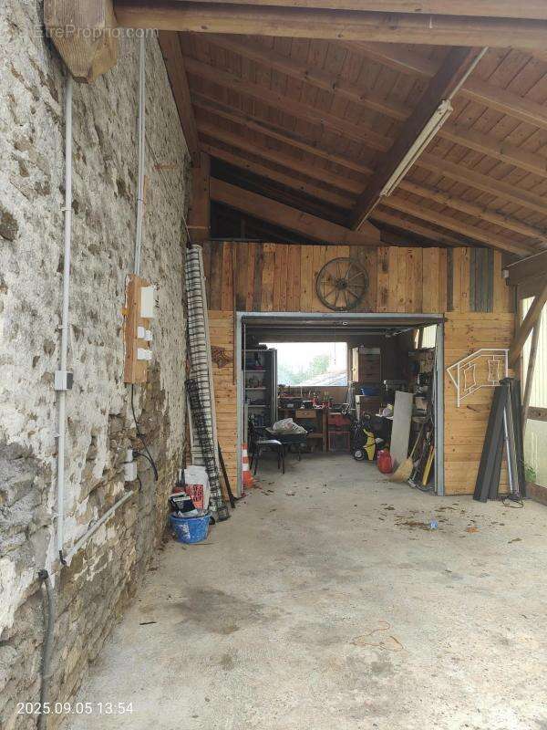 Maison à MONTECHEROUX