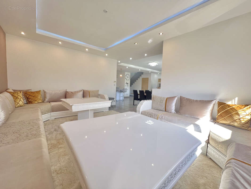 Villa contemporaine 161 m2   Piscine   Pool house   Garage   Terrain 790 m2 - photo 11