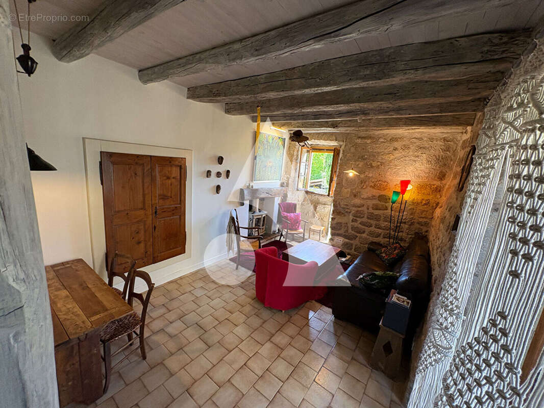 Maison à SAINT-GENEST-DE-BEAUZON
