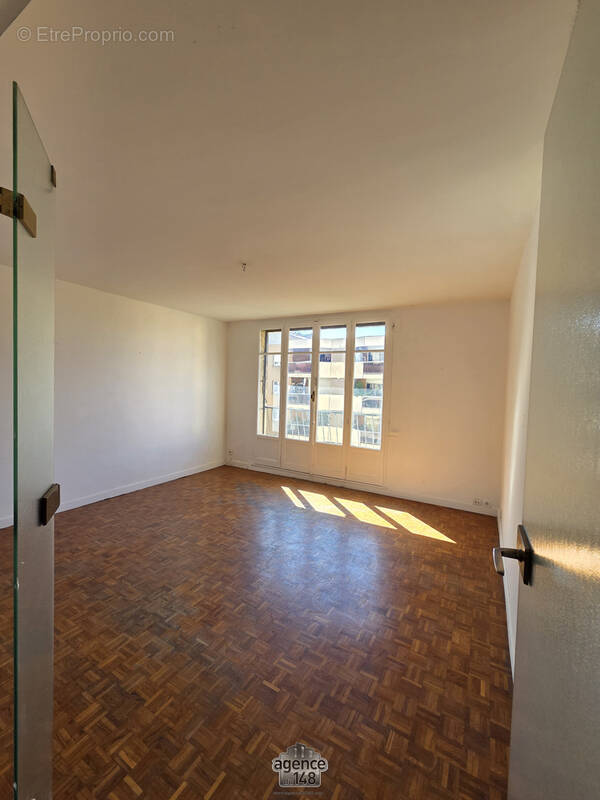 Appartement à MARSEILLE-3E