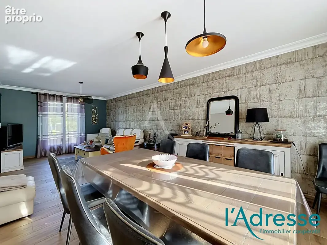 Maison familiale de 4 chambres à proximité des commodités - photo 2