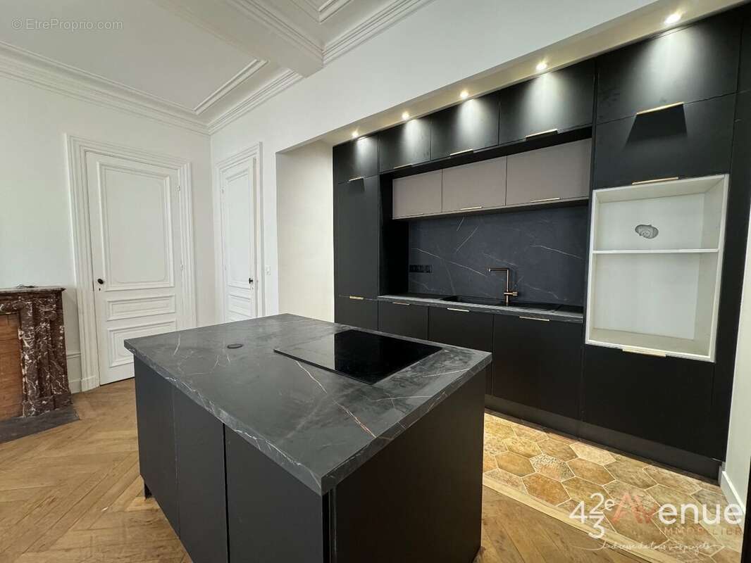 Appartement 155 m² à Saint-Etienne  - photo 4