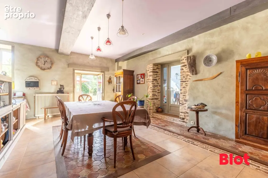 Maison 470 m² à Breal-Sous-Montfort  - photo 7