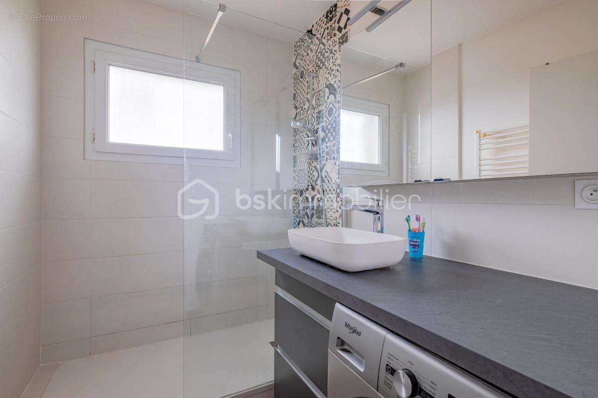 Appartement à DECINES-CHARPIEU