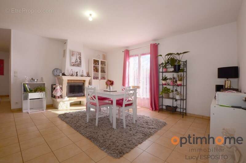 Maison à CHAMPAGNE-MOUTON