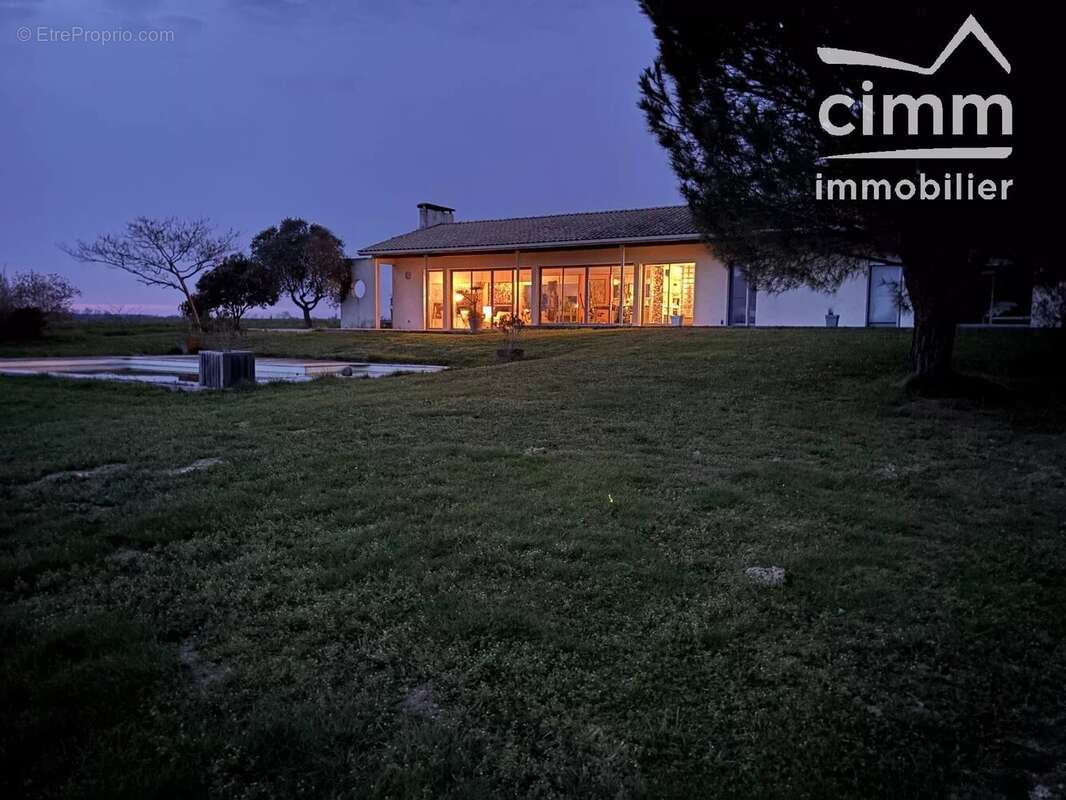 POUCHARRAMET —Villa d'architecte – 160 m² – Piscine – Parc de 3 500 m² – Vue campagne, lac et Pyrénées - photo 14