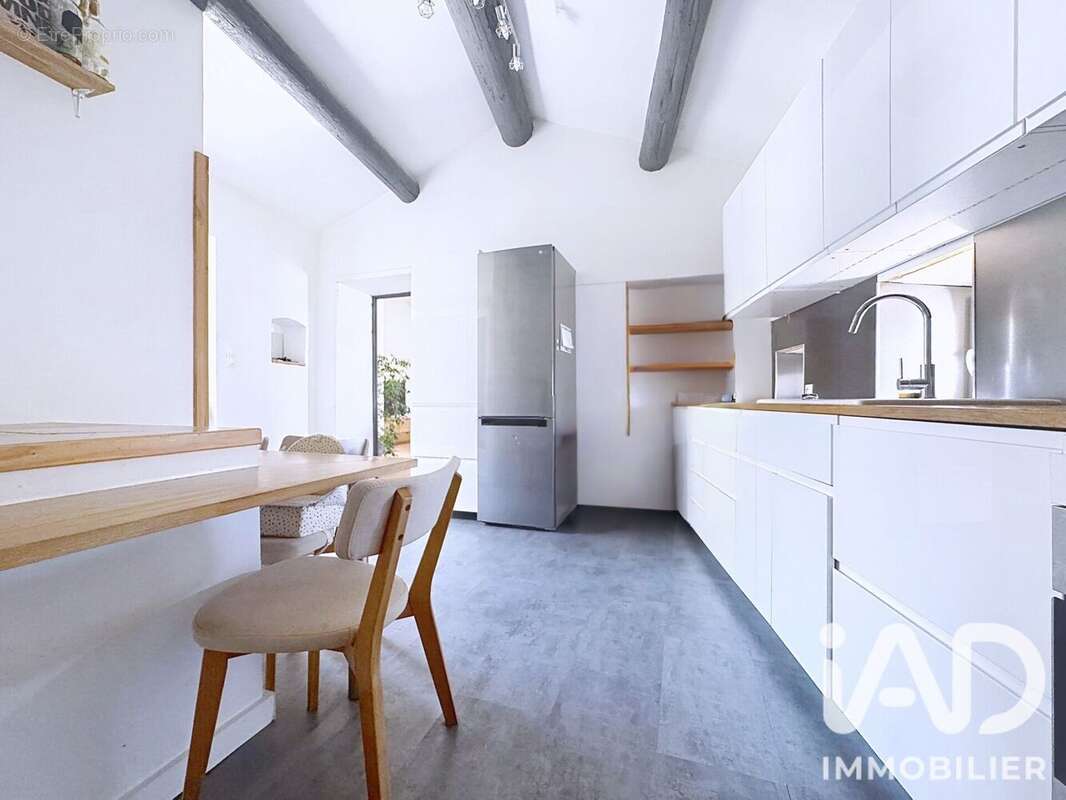 Maison 91 m² à Mouries  - photo 6