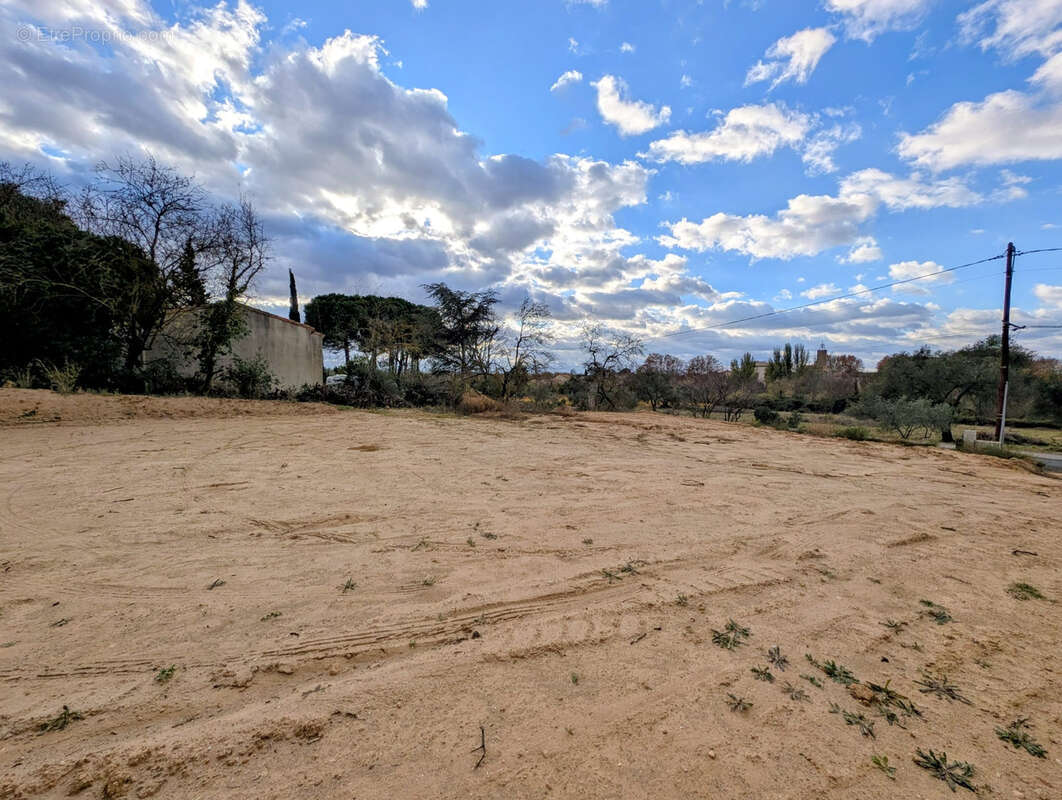 Terrain à ORNAISONS