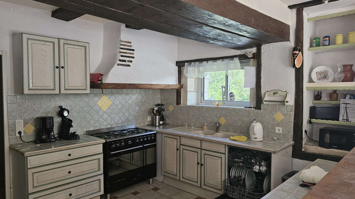Maison à CREYSSENSAC-ET-PISSOT