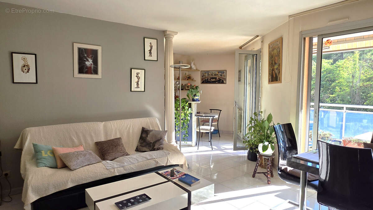 Autre à CARNOUX-EN-PROVENCE