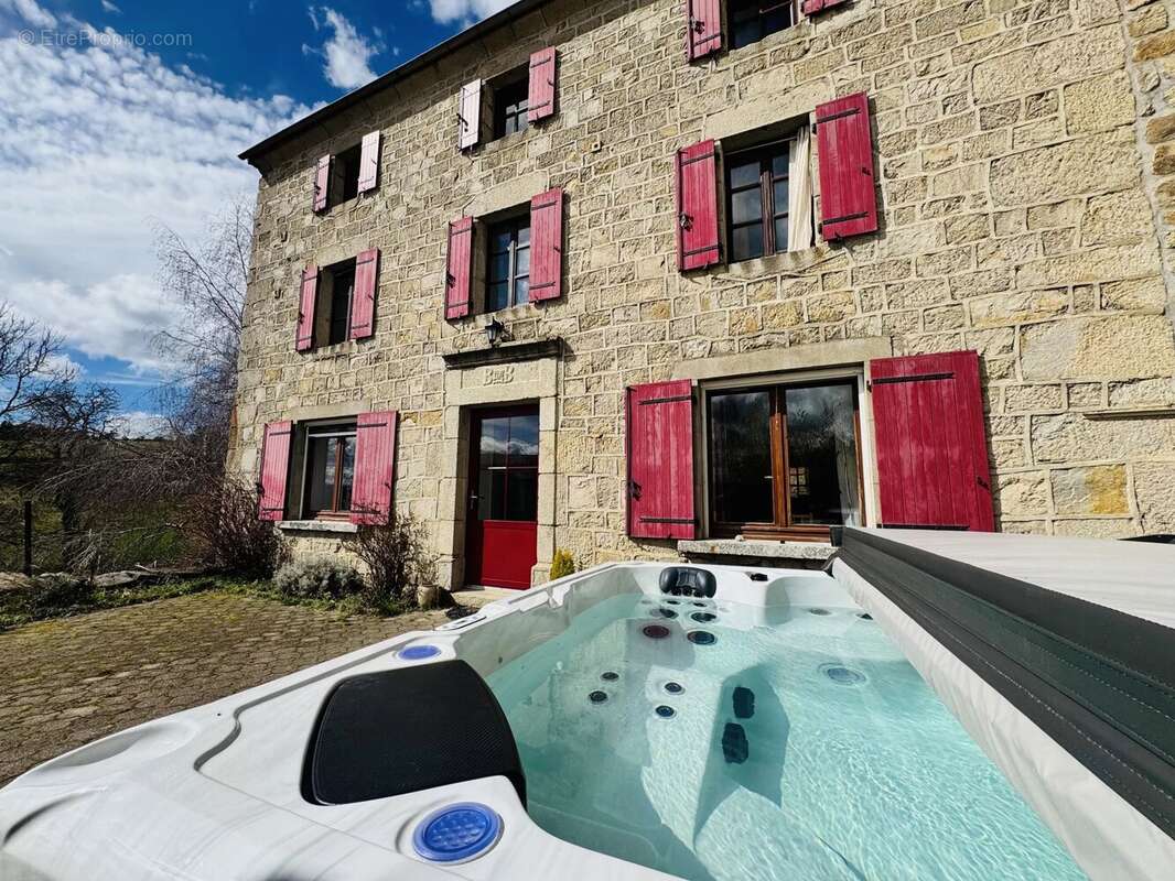 Maison à SAINT-CHRISTOPHE-D'ALLIER