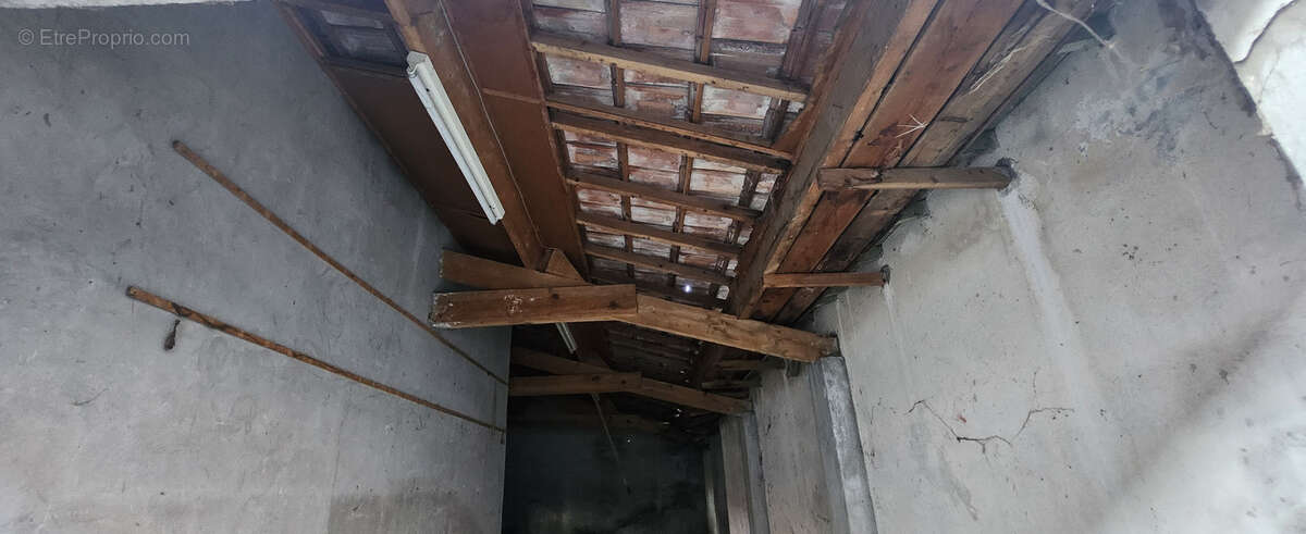 Parking à CHATEAU-ARNOUX-SAINT-AUBAN