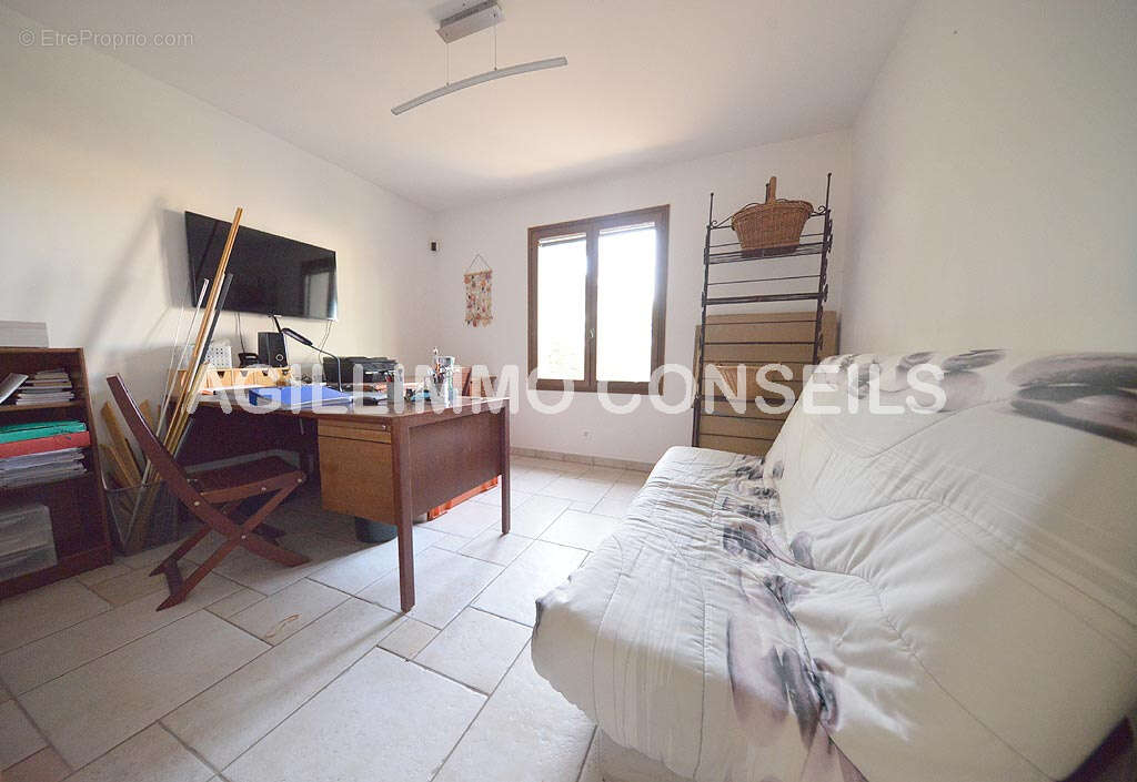 Bureau - Maison à PUGET-SUR-ARGENS